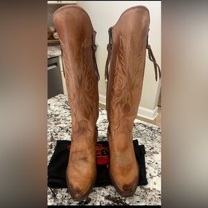 SOLD SOLD Freebird WOLFGANG size 8